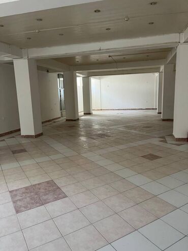 Digər kommersiya daşınmaz əmlakı: 20 Yanvar metrosuna qalxan yolda, 3 cü mikrorayon dairəsi ilə üz-bəüz — 6