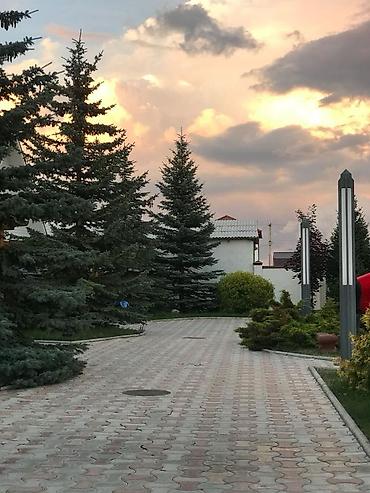 Продажа отелей и хостелов: Продаю отель на Иссык Куле в с. Тамчи . 200 км от г. Бишкек. Участок — 17