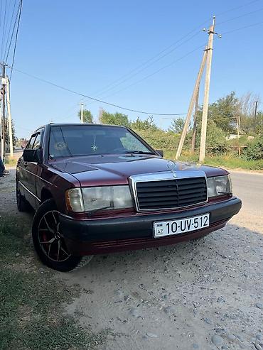 4 goz mercedes 3 2: Mercedes-Benz 190 (W201) sedan, tünd qırmızı rəng. - Kuzov: 4 qapı — 3