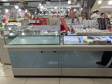 Срочно Продаю витрины 
Без места 
Цена за одну витрину
Количество 2шт