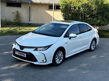 машина дешовые: Toyota Corolla: 2022 г., 1.8 л, Вариатор, Гибрид, Седан — 1