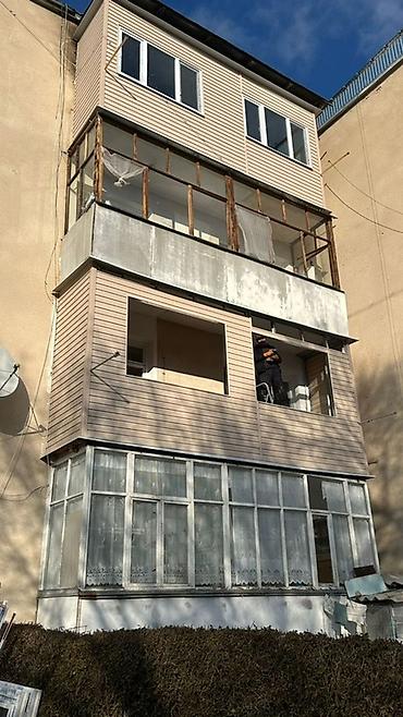 Обшивка и утепление балконов/лоджий сайдингом под ключ. Что at lalafo.kg Обшивка и утепление балконов/лоджий сайдингом под ключ. Что