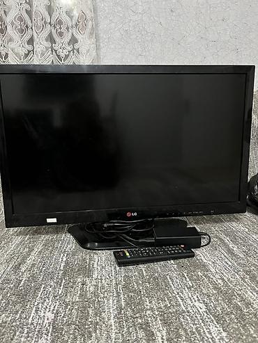 telivizor: LG LED televizor, təxminən 32 düym (diaqonal). Qara rəngli korpus — 2