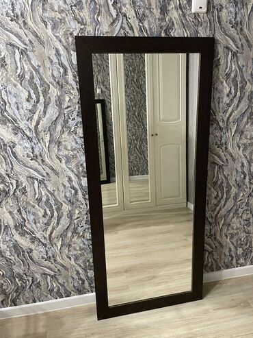 зеркало для стен: Продаю зеркало 
Ширина 70 см
Высота 160 см