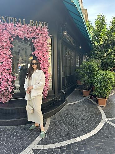 razin kiraye evler heyet: Central Baku Brasserie – zərif interyerli restoran-kafe - Konsept — 1