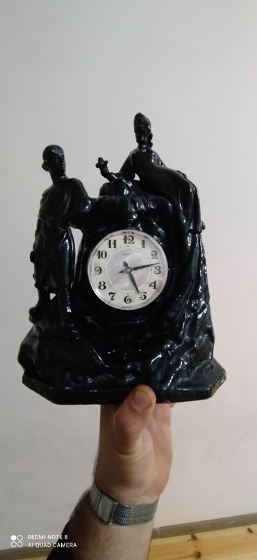 Антикварные часы: Antik saat metal çox aqirdi saqlamdir 100 azn