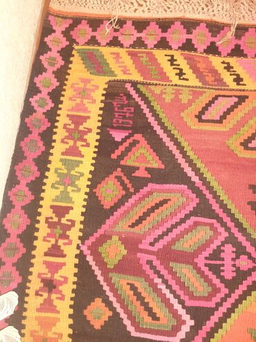 купить полки на стену: Salam.Kilim satılır təcili.Eni:2 metr. Uzunluğu:4 metr. 1976 CI İLİN