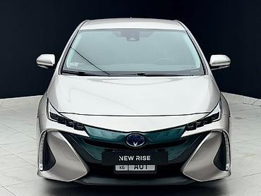 corolla 2022: Toyota Prius: 2017 г., Гибрид, Лифтбек — 7