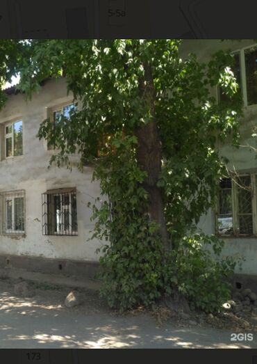 однушка хрущевка: 2 бөлмө, 43 кв. м, Хрущевка, 1 кабат, Эски ремонт