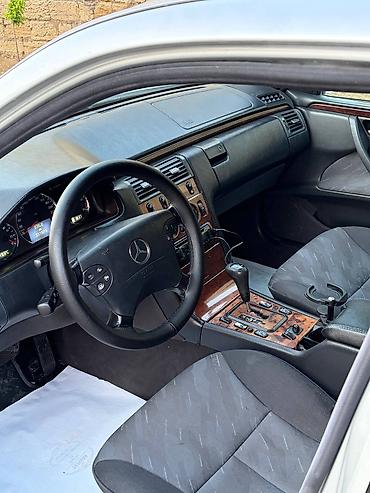 Mercedes-Benz: Mercedes-Benz E-Class: 2.2 l | 1999 il Sedan — 19