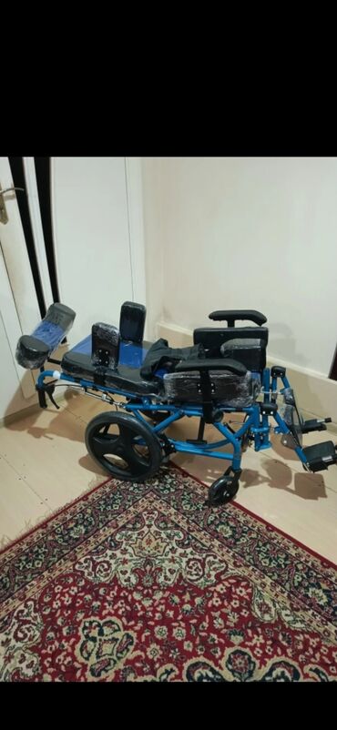 Yerimək üçün arabalar, çəliklər, əsalar, rollatorlar: Əlil arabasi satiram tezedi karopkadadi. serebral iflic xesdeleri ve