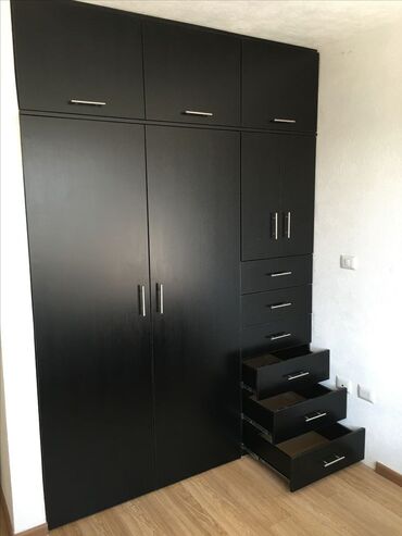 Sifarişlə dolablar: Düz dolab, Yataq otağı üçün, Paltar üçün, Açılan, Korpuslu, 3 qapılı — 9