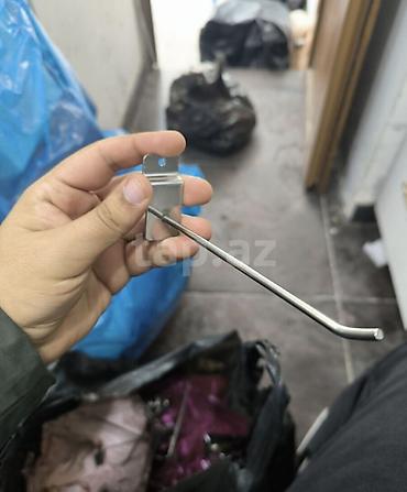 Оборудование для магазинов: Metal mağaza askı qarmağı qiymət : 0.35₼ əldə 1000+ ədəd var - — 1