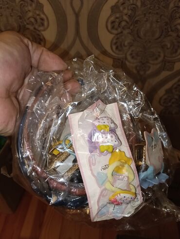 Hədiyyələr: Məktəb və hədiyyəlik dəst – rəsmlər, fincanlar, oyuncaq maşınlar — 7