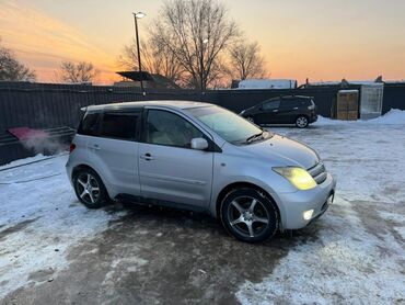 Toyota: Toyota ist: 2003 г., 1.3 л, Автомат, Бензин, Седан