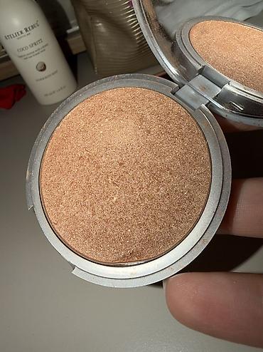 the north: TheBalm Cosmetics Betty-Lou Manizer – “The Bronzing Bandit” - 3-ü — 3