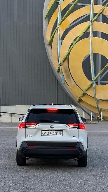 ayon i60: Toyota RAV4: 2022 г., Автомат, Гибрид, Кроссовер — 4