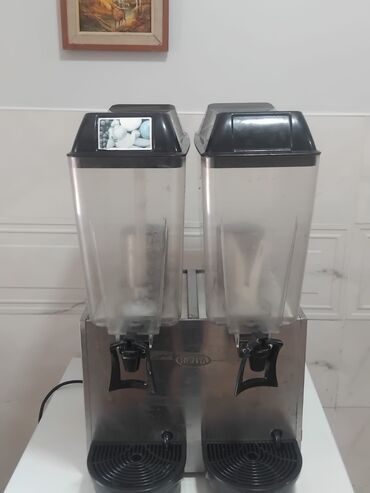 Su, sok, ayran aparatları: İkiqat içki dispenseri, soyuducu bölməsi və iki ayrı qabı olan