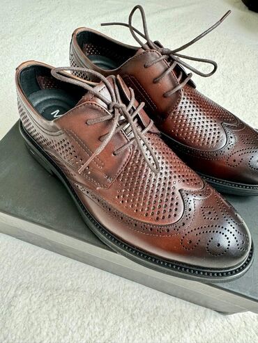 спортивная обувь мужская: Мужские туфли из 100% натуральной кожи. Сетчатая поверхность с