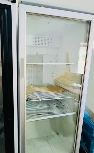 Gözəllik və estetika avadanlığı: Vitrin soyuducu satilir 300azn. Unvan Xirdalan Nigaz