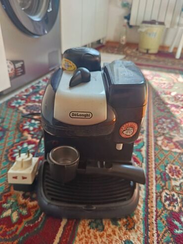 Техника для напитков: Кофемашина Delonghi, Полуавтоматическая, С капучинатором