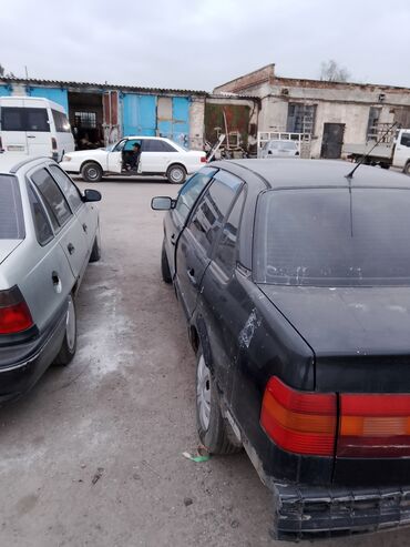 часы м5: Volkswagen Passat B3 GL, седан, темно‑зеленый/черный. Особенности: -