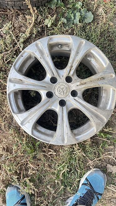 заглушки: Литые Диски R 15 Toyota, 1 шт, отверстий - 5, Б/у — 2
