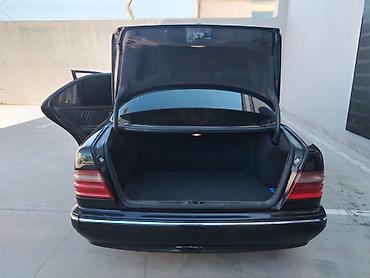 Mercedes-Benz: Mercedes-Benz E-Class: 3.2 l | 2002 il Sedan — 12