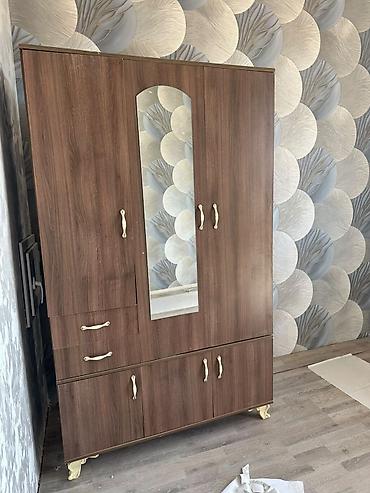 Dolab satılır yaxşı veziyyetde 140 azn.Ünvan Masazır.Ayla91