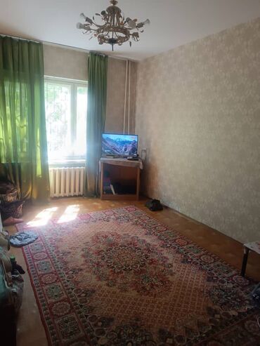 кв в чолпон ате: 2 комнаты, 50 м², 105 серия, 1 этаж, Старый ремонт