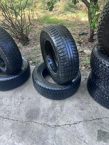 892 2: Комплект автомобильных шин Presa Ice 205/70 R15. На фото видны зимние — 3