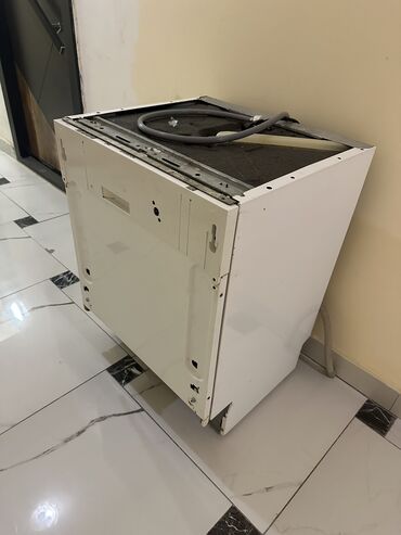 Ət çəkən maşınlar: Qabyuyan maşın Ariston, Kompakt, Ayrıca dayanan, İşlənmiş