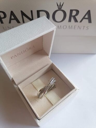 Prstenje: Prsten Pandora
Veličina 8
Cena: 2100din
Dobija se u kutiji — 3