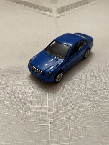 usaq esyalari: Mersedenz Benz Panaram satılır.Təzədir.Dəmirdir.Qapılar açılır.İşıqlar