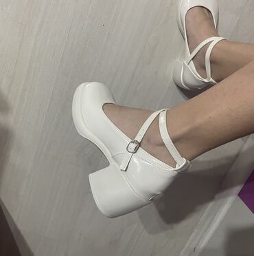 женская обувь 37: Туфли 38, цвет - Белый
