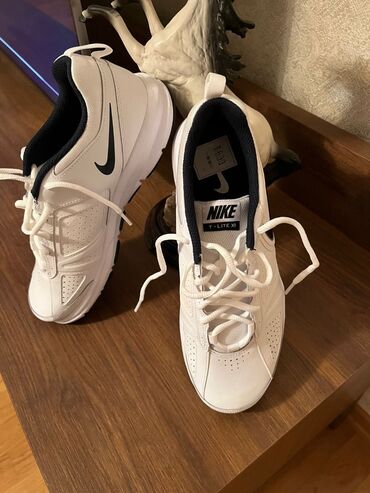 кросовки: Orijinal Nike. Avropadan outletdan alinib, razmer uygun olmadigina