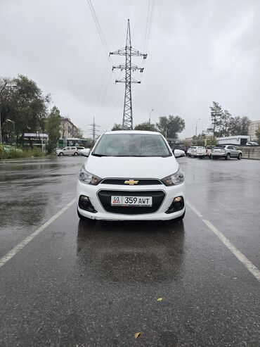 срочно продаю машину бишкек: Chevrolet Spark: 2017 г., 1 л, Вариатор, Бензин, Хэтчбэк