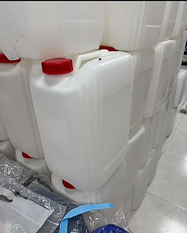 Plastik bidonlar – çoxməqsədli, qapaqlı, ağ rəngdə, düzbucaqlı
