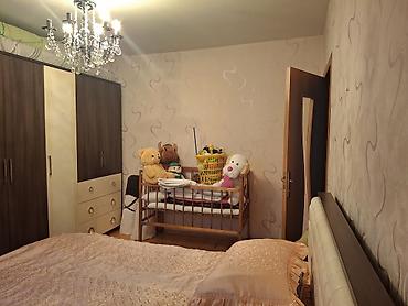 Həyət evləri və villaların satışı: Satılır: həyət evi Xüsusiyyətlər: - 2 mərtəbəli yaşayış sahəsi - — 24