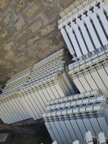 Радиаторы: Radiator satılır bir seksiyasi 9.50 . 250 seksiya var . Ünvan Bakı kod