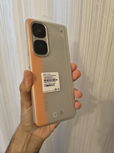 чип node: Vivo iQOO 10, 256 GB, rəng - Narıncı, Barmaq izi