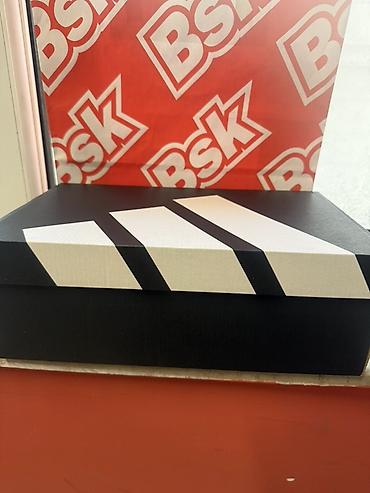 Kişi ayaqqabıları: Məhsul: Adidas kişi idman ayaqqabısı Model: Barreda Decode (etiketdə — 4