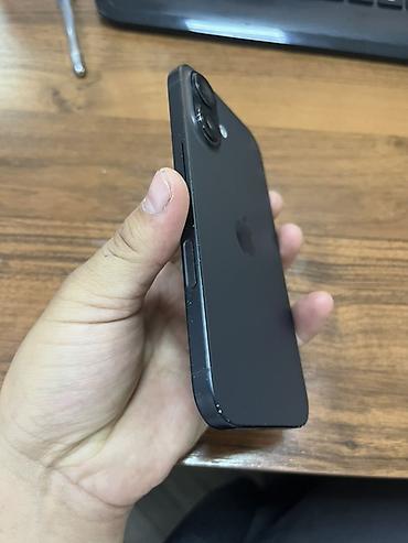 iphone cs: IPhone 16, Б/у, 256 ГБ, Черный, Чехол, 88 % — 2