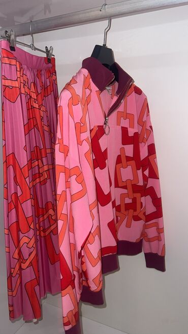 trikotaj qadın kostyumları: Twist marka etek ve bluz dest ayri ayriligda satilir 34 ölçü 1 defe