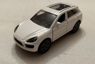 ağ uşaq krosovkaları: Təcili Satılır…Endirim Var… Porsche Cayenna modelkası