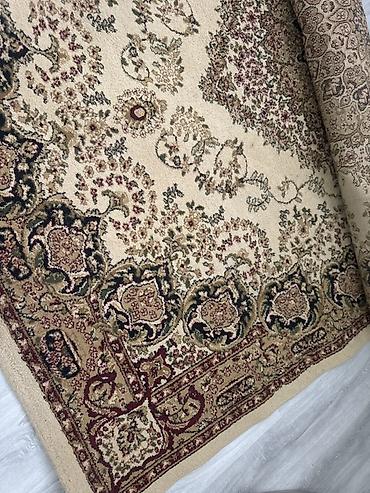 Текстиль: Xalça – klassik naxışlı, krem əsaslı - Ölçü: təxmini 2,0 x 3,0 m — 2