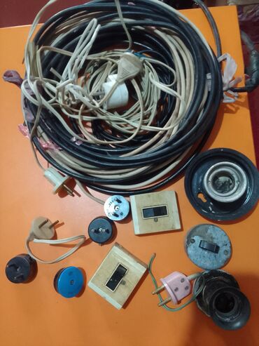 Выключатели, розетки: Кабели, провода, вилки, выключатели, патроны для лампочек