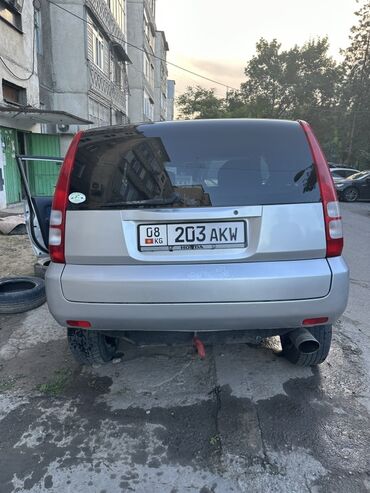 фары спринтер: Автомобиль Honda HR-V серебристого цвета. Компактный кузов с двумя