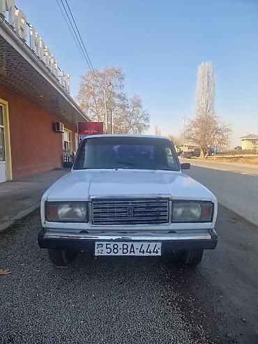 VAZ (LADA): VAZ 2107, ağ rəng, sedan gövdə. Texniki və interyer xüsusiyyətləri: - — 18