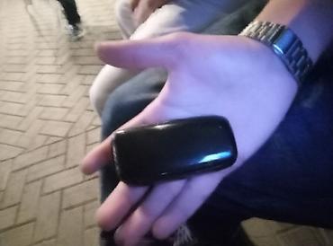 vuse go 5000: Qara rəngli elektron siqaret (vape) cihazı - Korpus: parlaq qara — 5